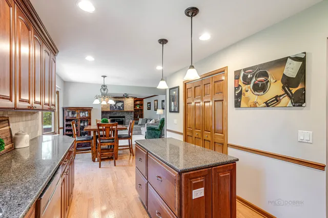 $400,000 | 619 North California Avenue, Mundelein, IL 60060