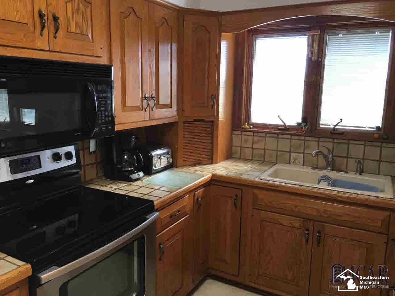 1956 North Raisinville Road Monroe, MI 48162 - Photo 11 of 18
