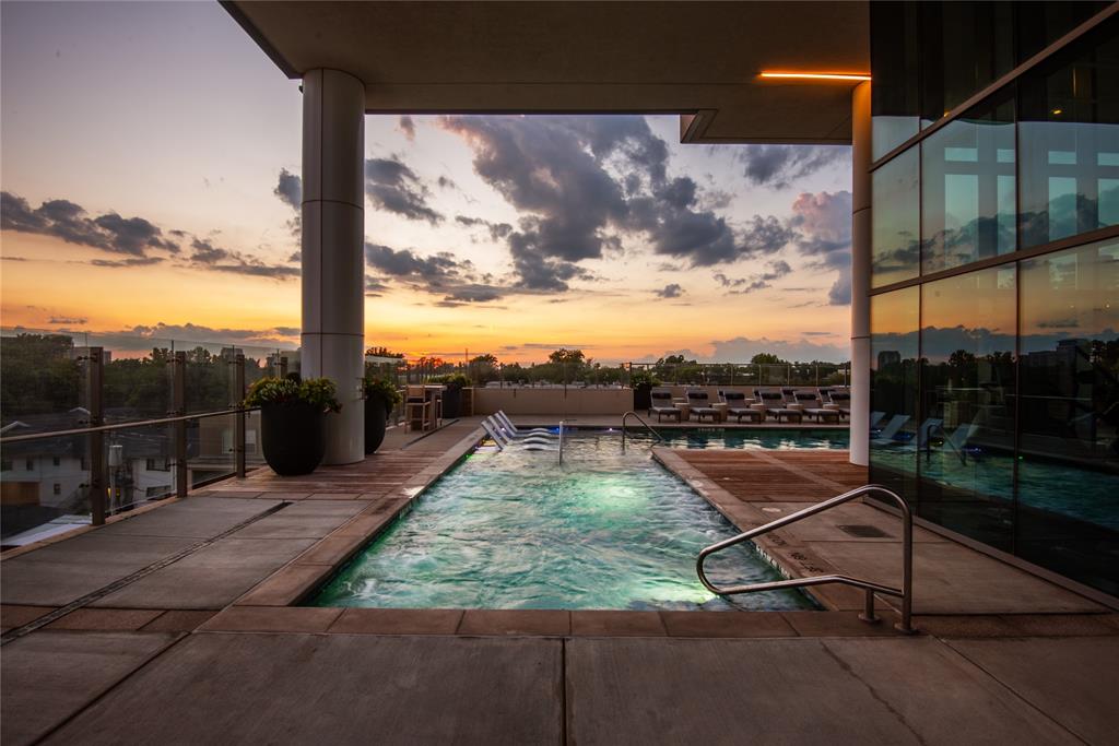 3031 Oliver Street, Unit 2007 Dallas, TX 75205 - Photo 22 of 29 a view of a terrace with sky view