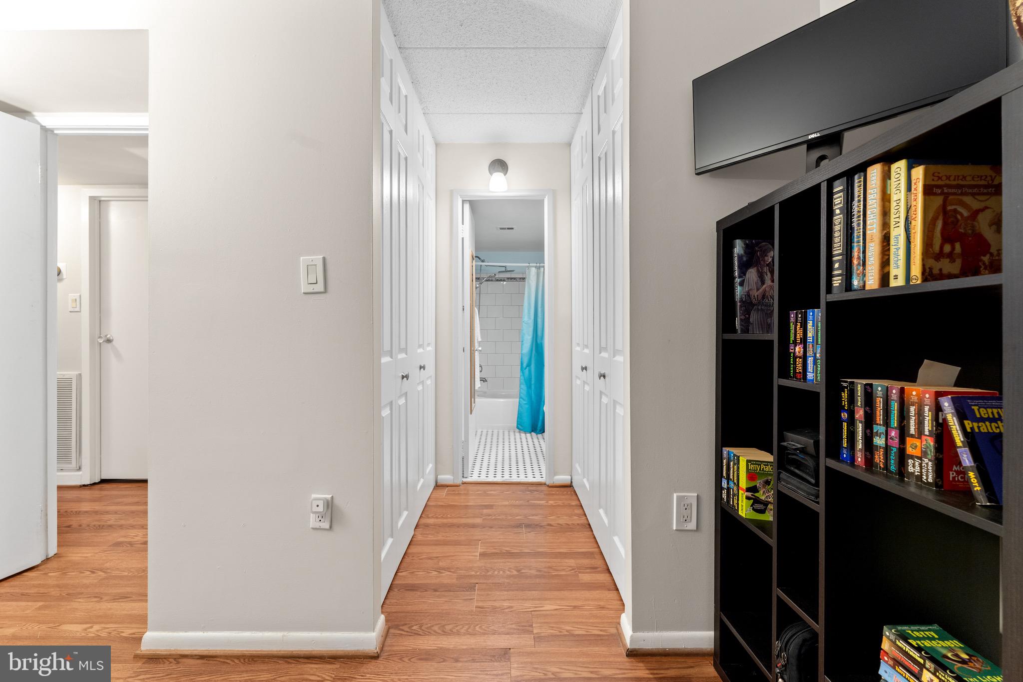11617 Windbluff Court, Unit 9B Reston, VA 20191 - Photo 30 of 46 In Sweet primary bathroom