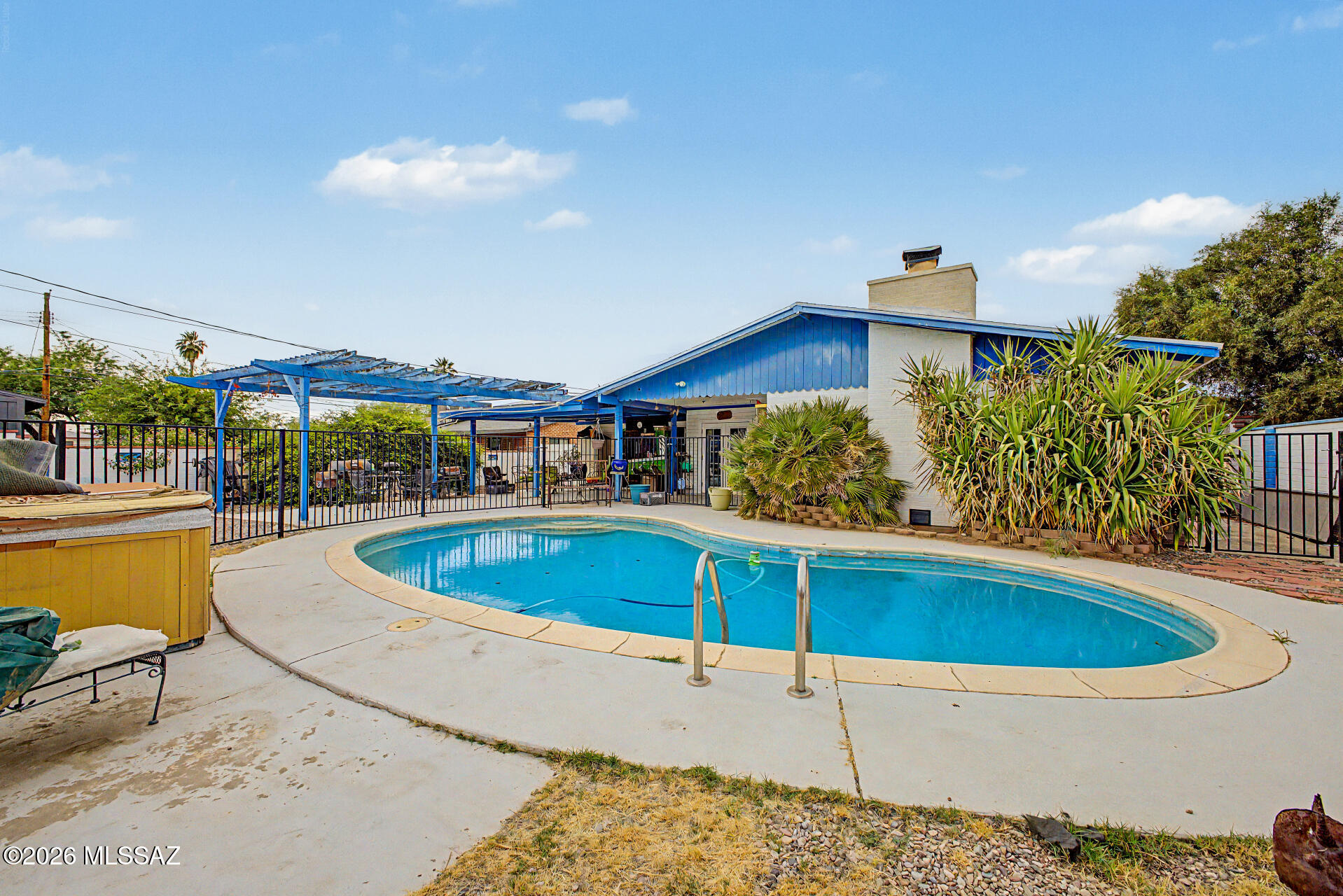 1172 East Allen Road Tucson, AZ 85719 - Photo 19 of 25 a view of a swimming pool with a patio