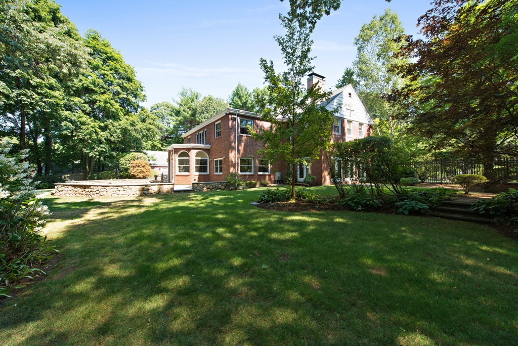 142 Neshobe Road Newton, MA 02468 - Photo 6 of 29 a house view with a garden space