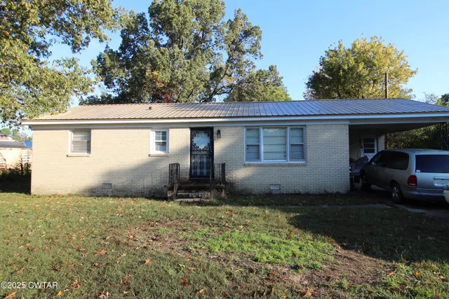 a house view with a outdoor space