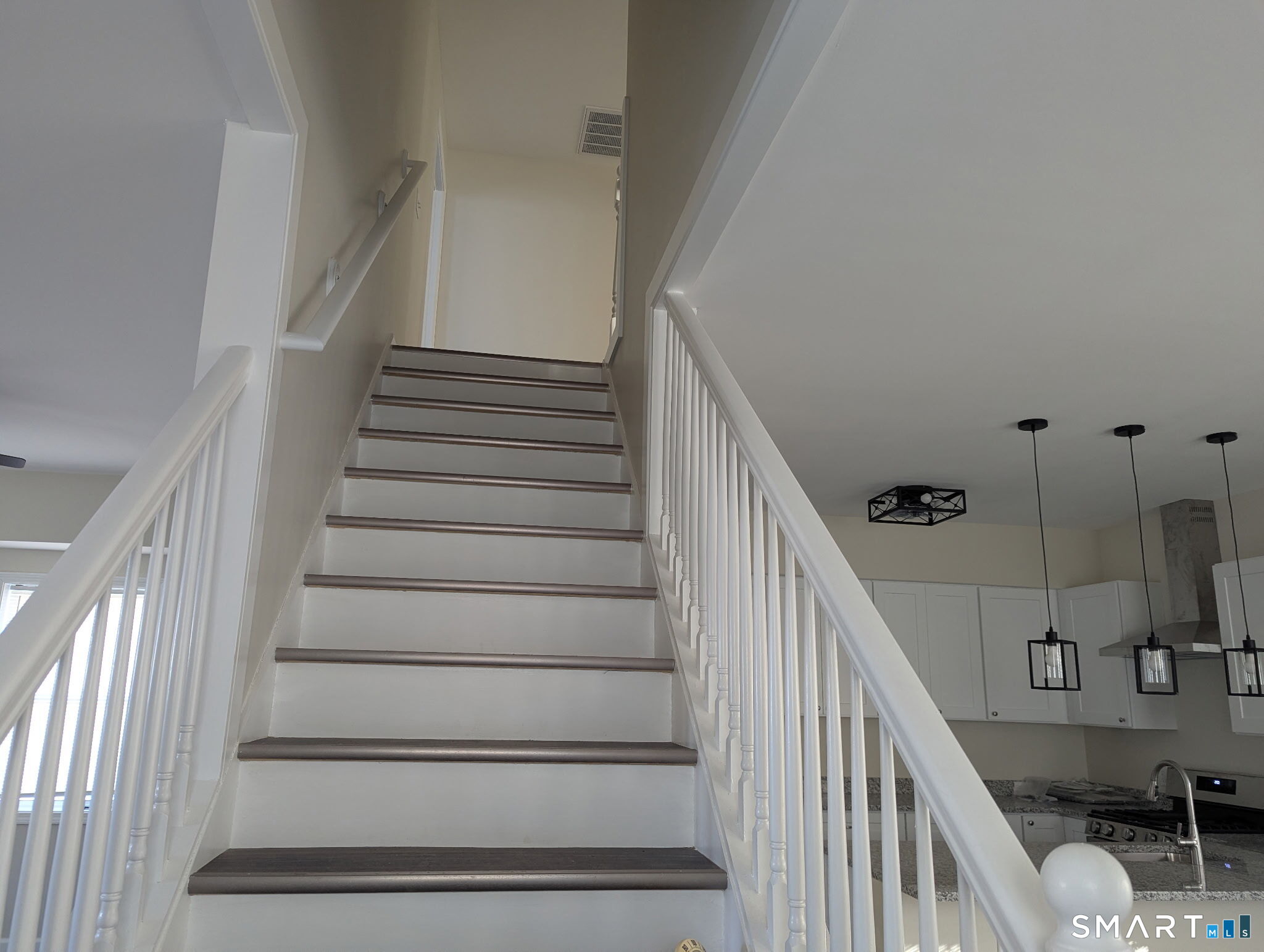 647 Broadview Terrace Hartford, CT 06106 - Photo 8 of 12 a view of entryway