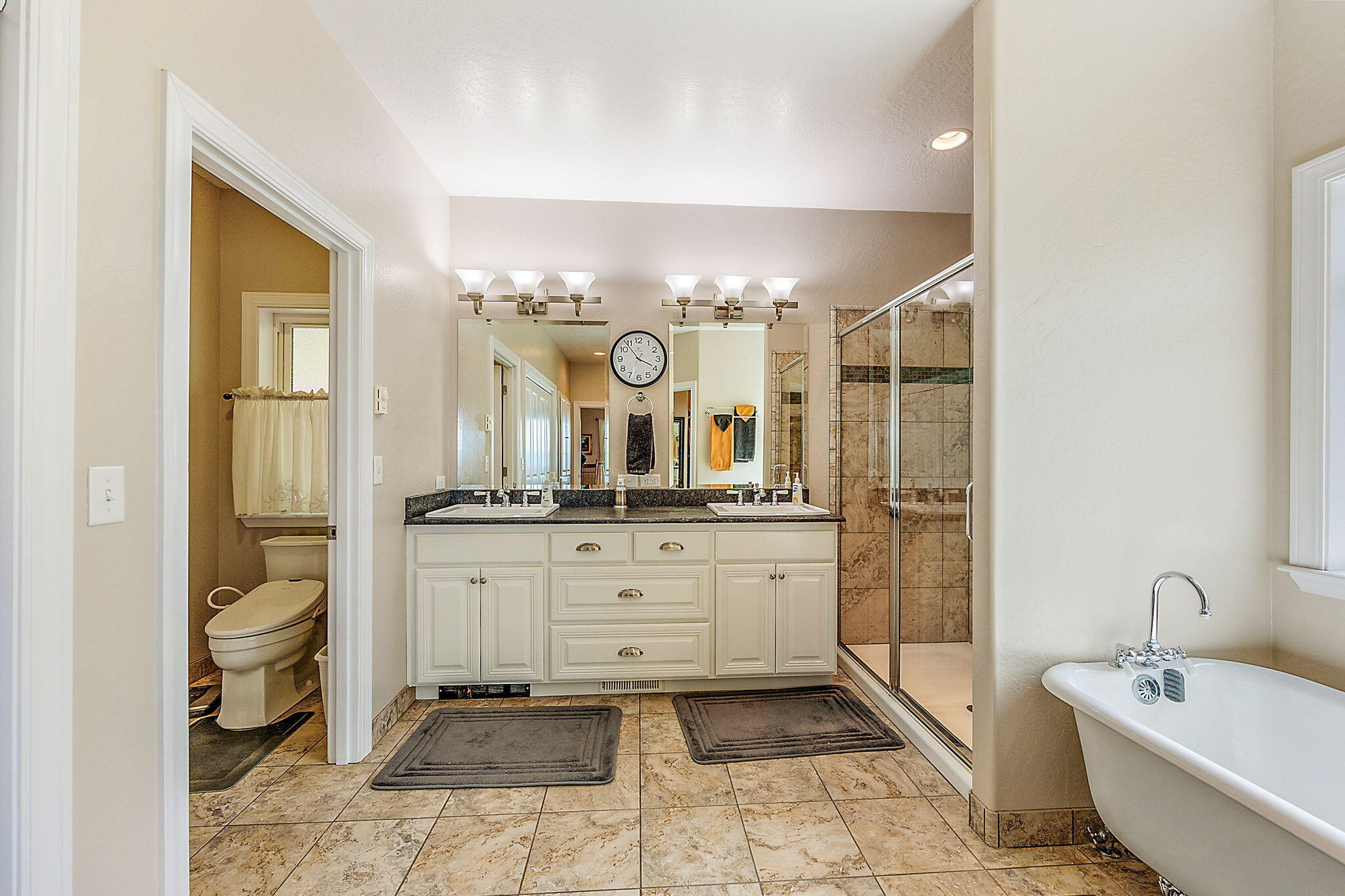 1011 Wren Ridge Drive Eagle Point, OR 97524 - Photo 60 of 89 Primary Ensuite Bathroom
