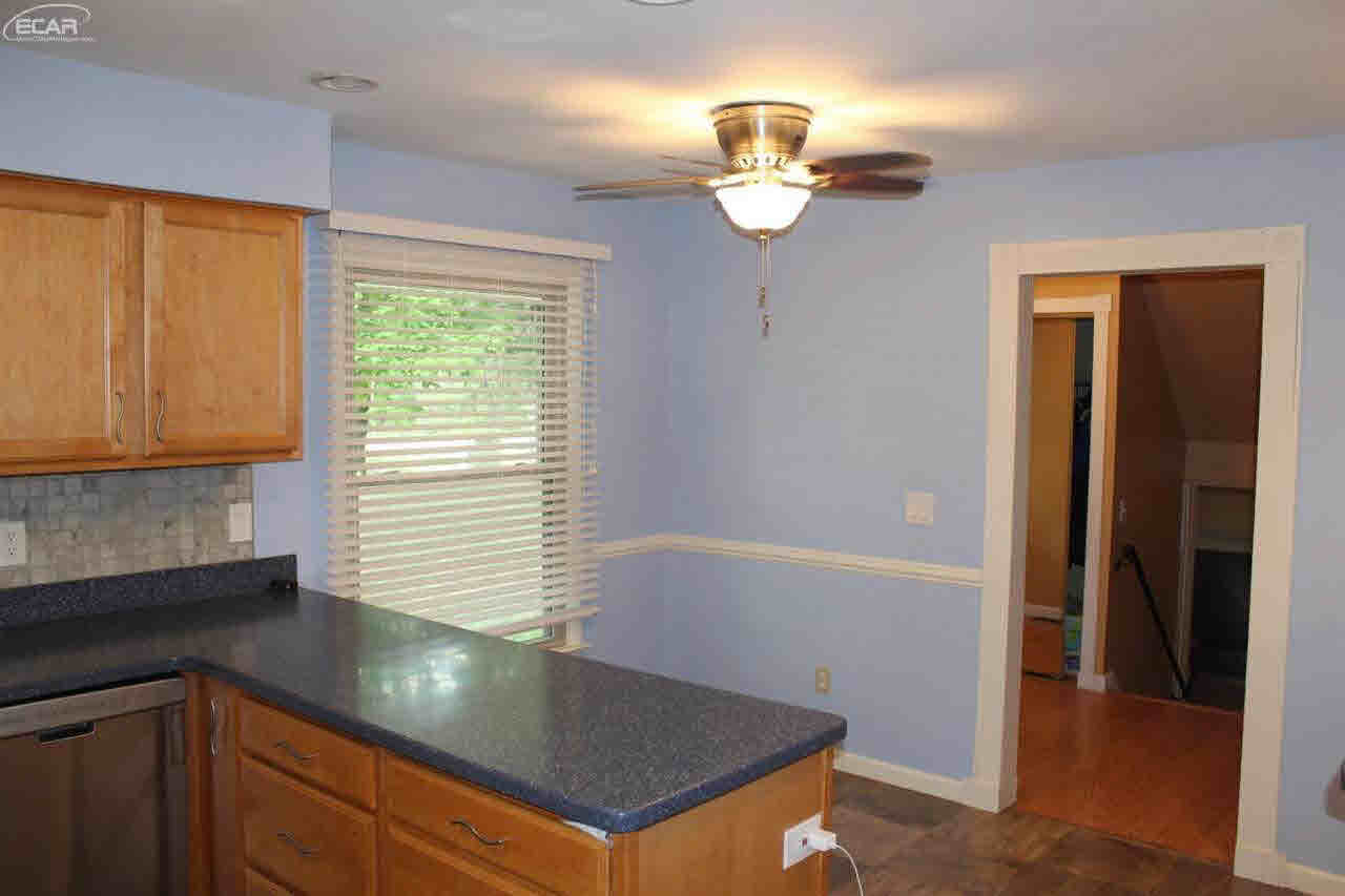 1488 North Dye Road Flint, MI 48532 - Photo 4 of 28 21203791-3.JPG