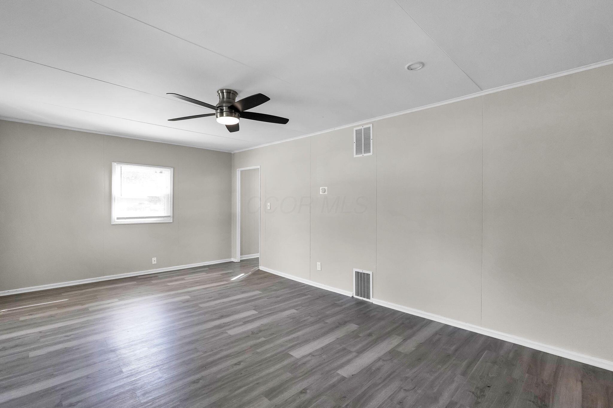 442 South Hampton Road Columbus, OH 43213 - Photo 9 of 29