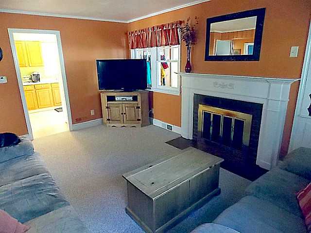 342 Britton Road Greece, NY 14616 - Photo 11 of 20 Living Room