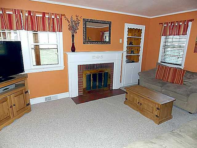 342 Britton Road Greece, NY 14616 - Photo 12 of 20 Living Room