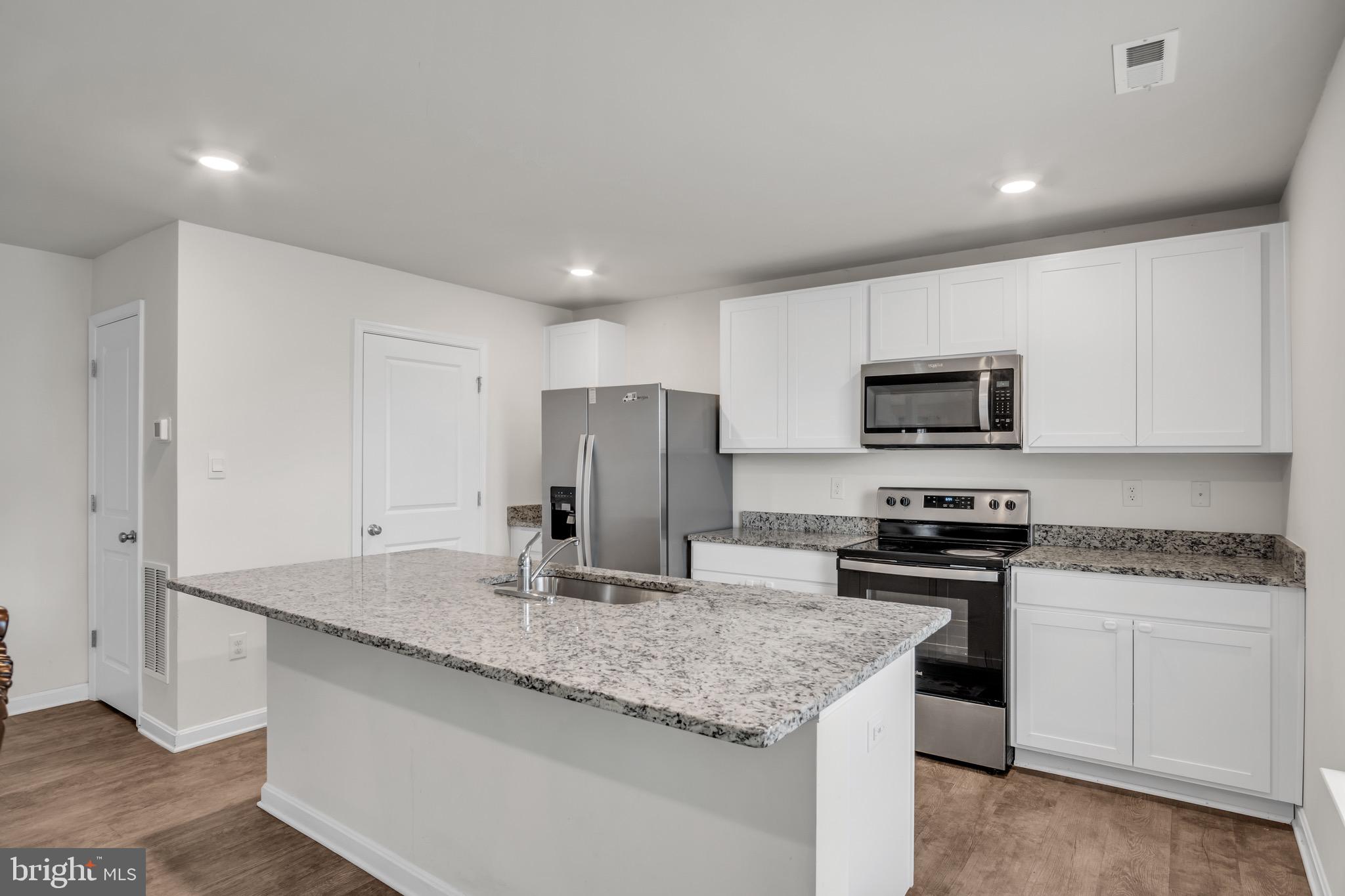 18 Smokehouse Road Carlisle, PA 17013 - Photo 10 of 33 a kitchen with granite countertop a sink stove and refrigerator