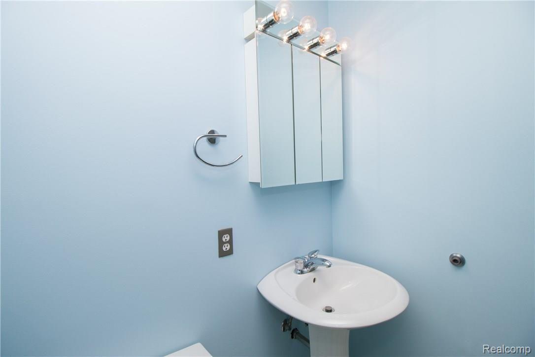 5501 Corunna Road Flint, MI 48532 - Photo 71 of 78 Bathroom2.jpg