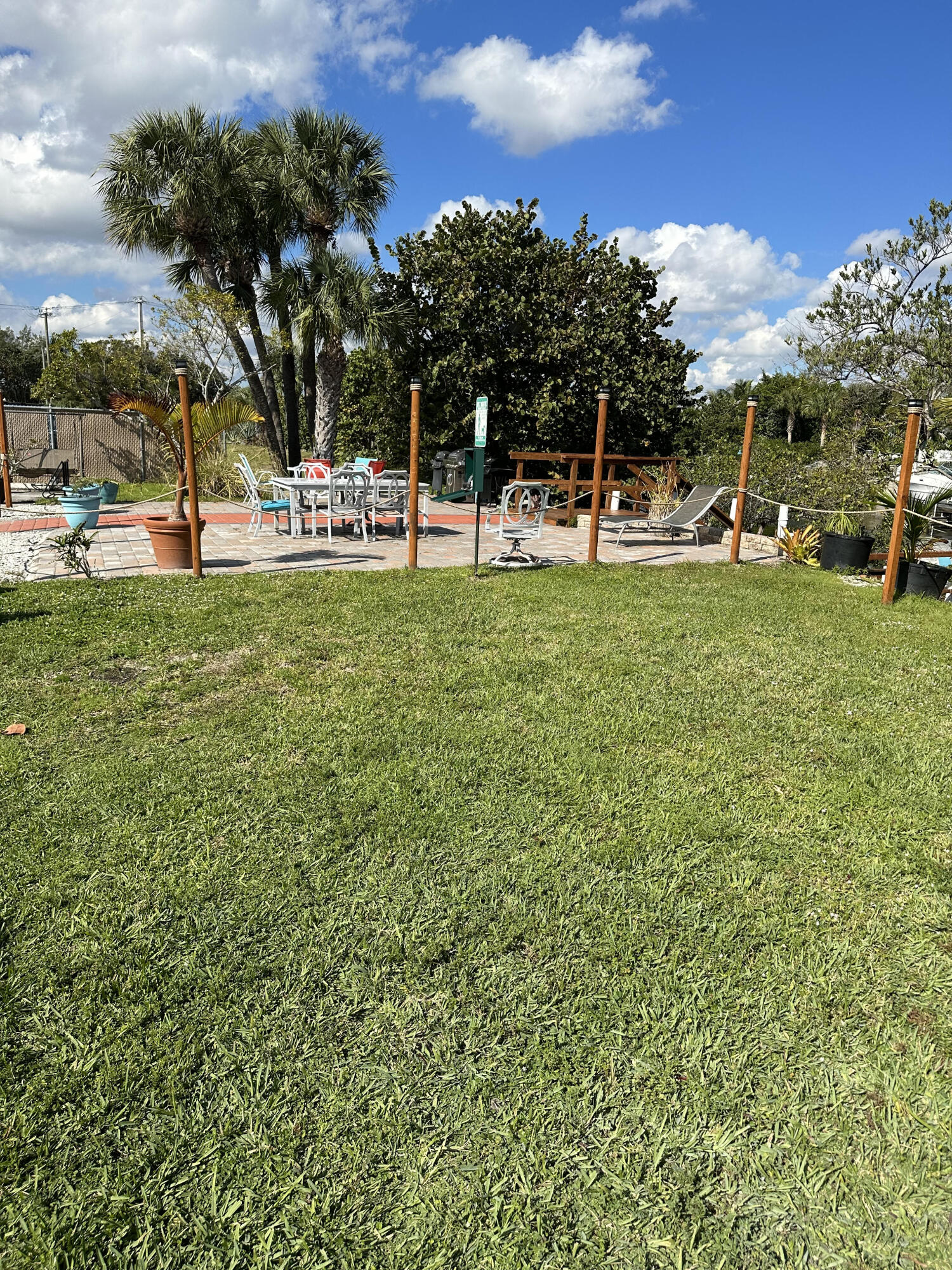 801 Hummingbird Way, Unit 104 North Palm Beach, FL 33408 - Photo 21 of 24 19 - Community yard