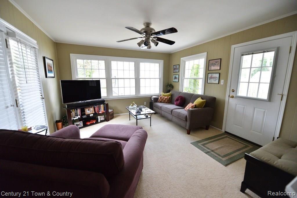4408 Amherst Road Royal Oak, MI 48073 - Photo 7 of 51 Family Room 1.jpg