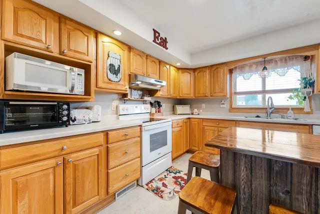 $229,900 | 32420 County Rd V, Cazenovia, WI 53924