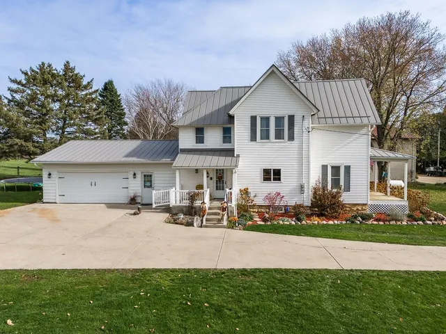 $229,900 | 32420 County Rd V, Cazenovia, WI 53924