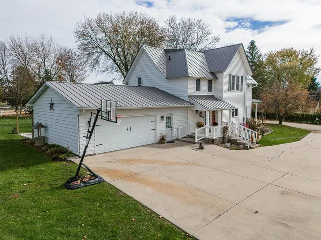 $229,900 | 32420 County Rd V, Cazenovia, WI 53924