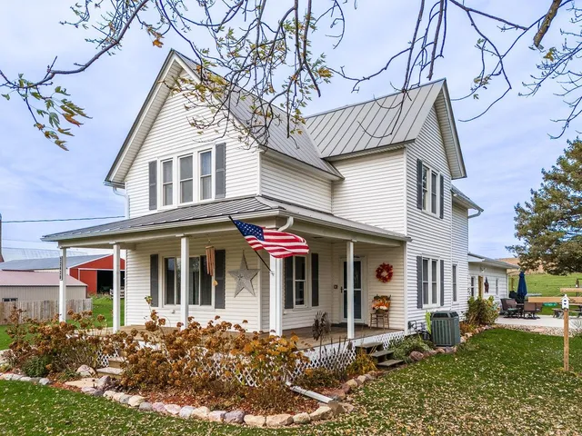 $229,900 | 32420 County Rd V, Cazenovia, WI 53924