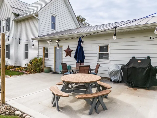 $229,900 | 32420 County Rd V, Cazenovia, WI 53924