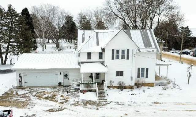 $229,900 | 32420 County Rd V, Cazenovia, WI 53924