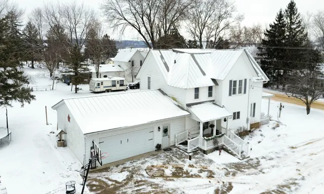 $229,900 | 32420 County Rd V, Cazenovia, WI 53924