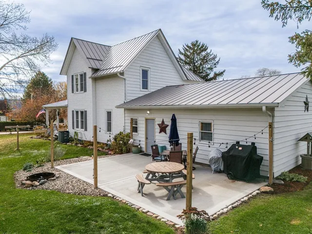 $229,900 | 32420 County Rd V, Cazenovia, WI 53924