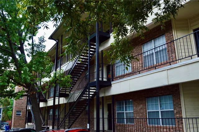$1,500 | 2100 San Gabriel Street, Unit 205, Austin, TX 78705