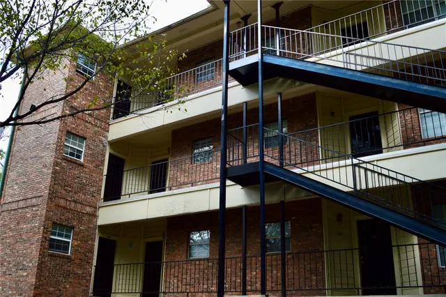 $1,500 | 2100 San Gabriel Street, Unit 205, Austin, TX 78705