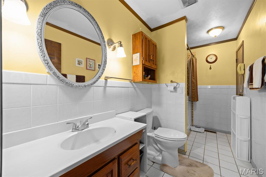 208 Pine Ridge Drive Godfrey, IL 62035 - Photo 18 of 40