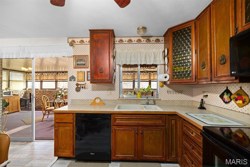 208 Pine Ridge Drive Godfrey, IL 62035 - Photo 10 of 40