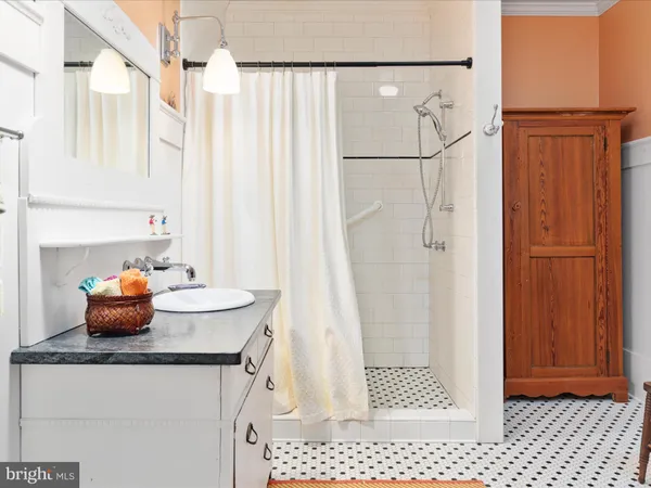 $635,000 | 517 West Locust Street, Woodstock, VA 22664