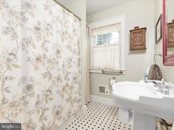 $635,000 | 517 West Locust Street, Woodstock, VA 22664