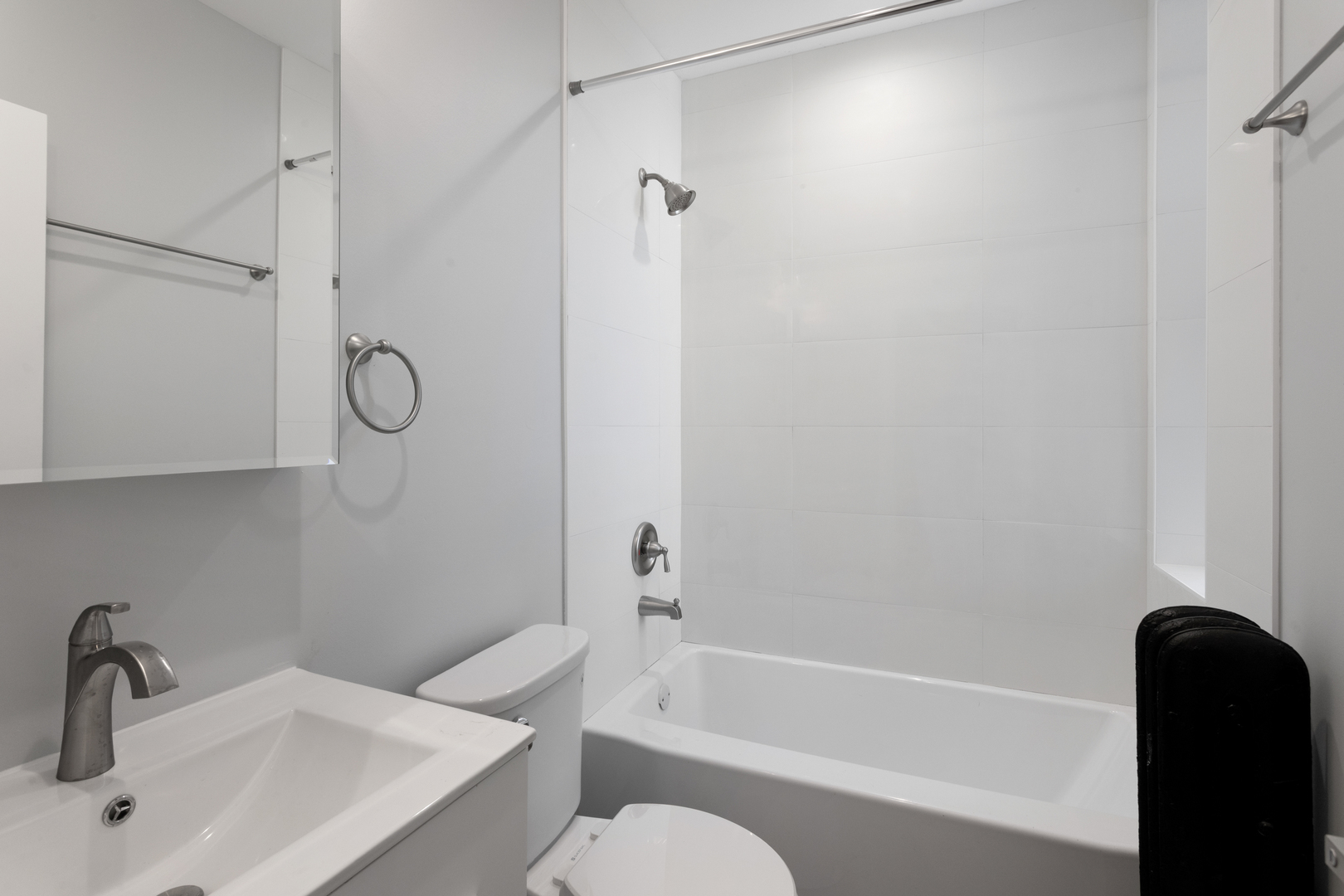 7383 North Damen Avenue, Unit 3E Chicago, IL 60645 - Photo 13 of 14 a bathroom with a sink and a tub