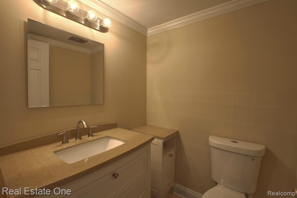 767 Oak Brook Ridge Drive, Unit 119 Rochester, MI 48307 - Photo 7 of 21 bathroom 1.jpg
