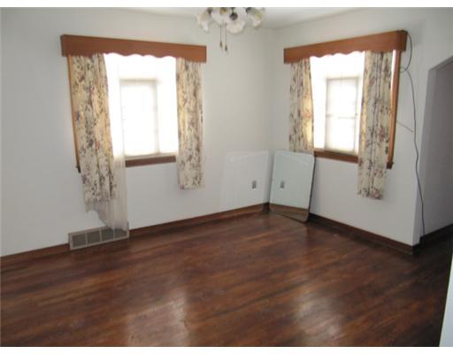 112 Fairview Avenue McKees Rocks, PA 15136 - Photo 3 of 15 Living Room.