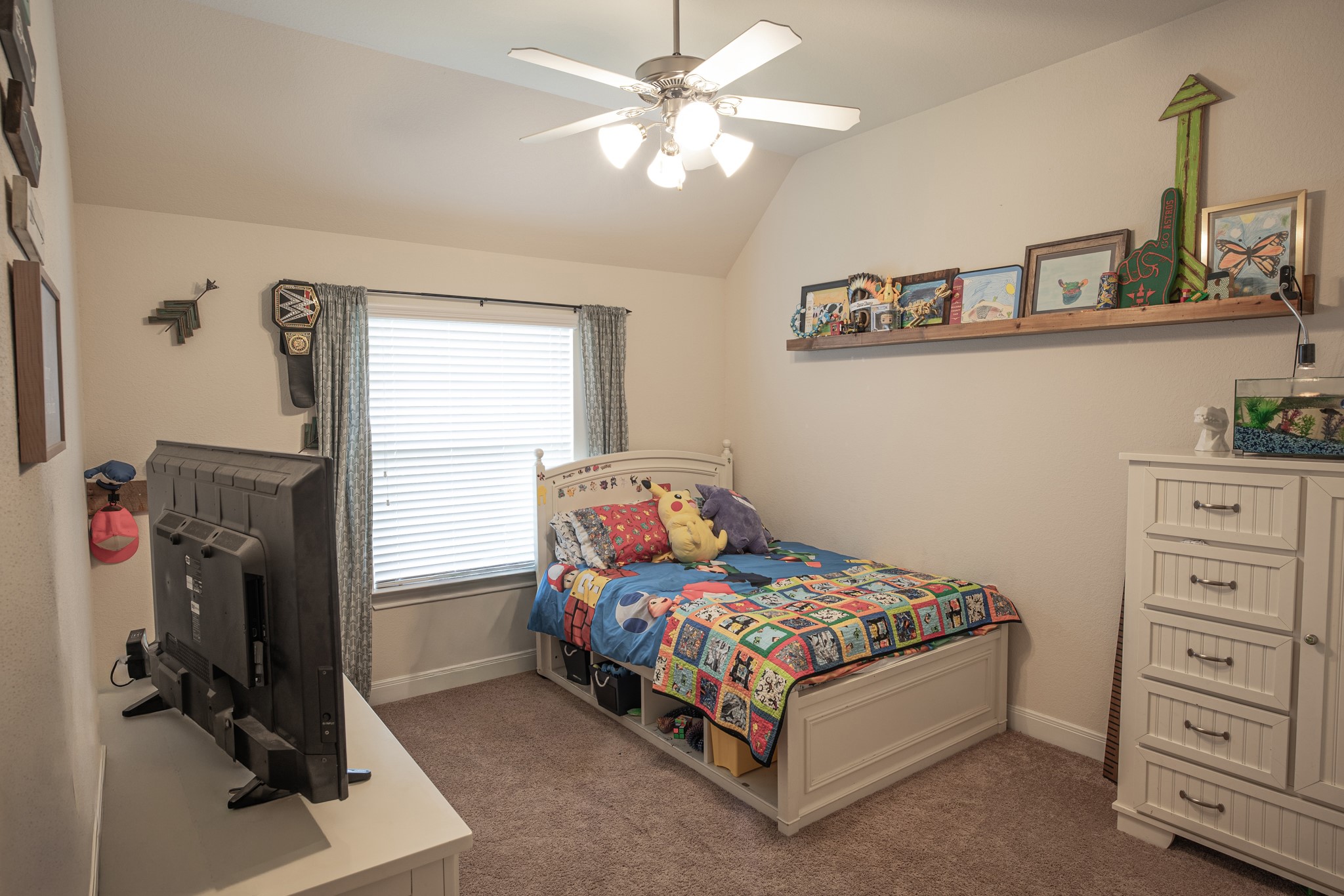 1283 Laurel Lane Angleton, TX 77515 - Photo 26 of 40 1st Bedroom located towards the back of the home.