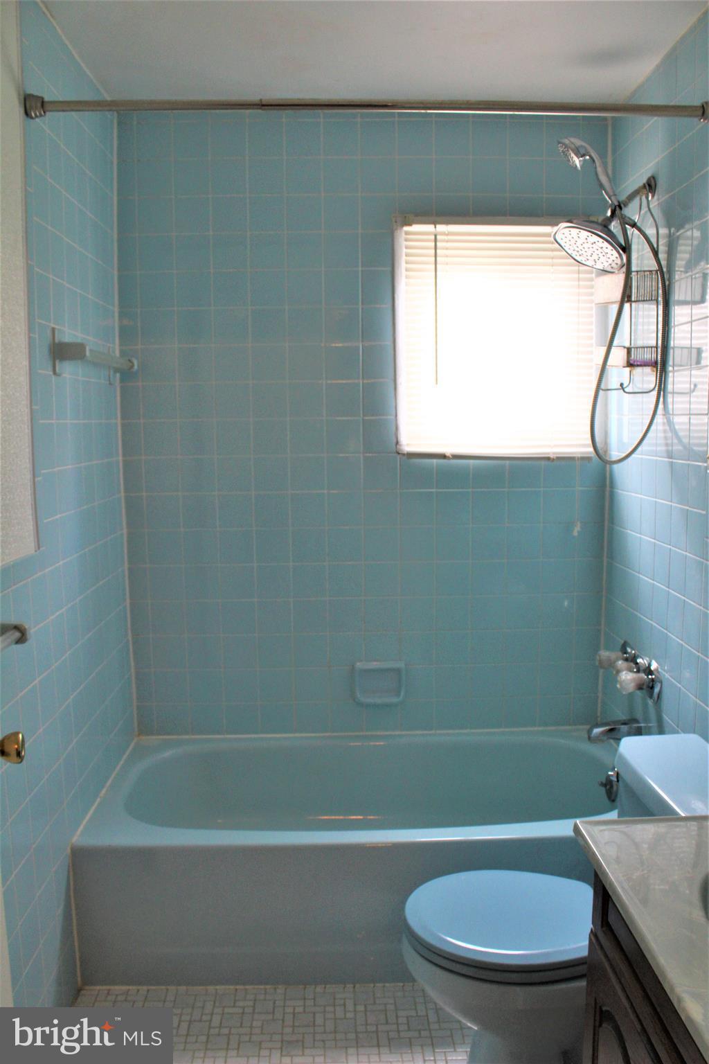 2016 Larkhall Road Baltimore, MD 21222 - Photo 7 of 16 Bath