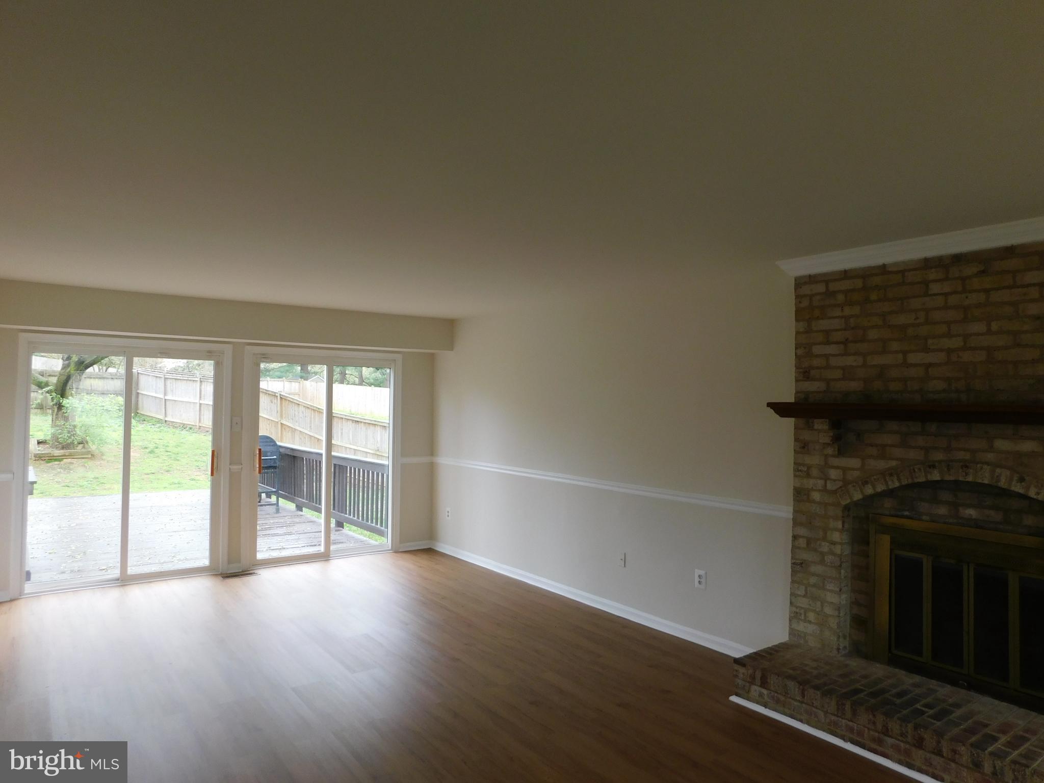916 Pointer Ridge Drive Gaithersburg, MD 20878 - Photo 10 of 27 Living room