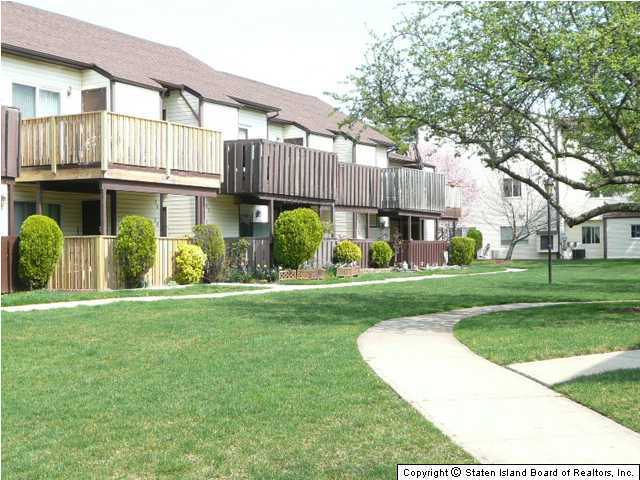 126 Timber Ridge Drive Staten Island, NY 10306 - Photo 4 of 20 Additional Photo