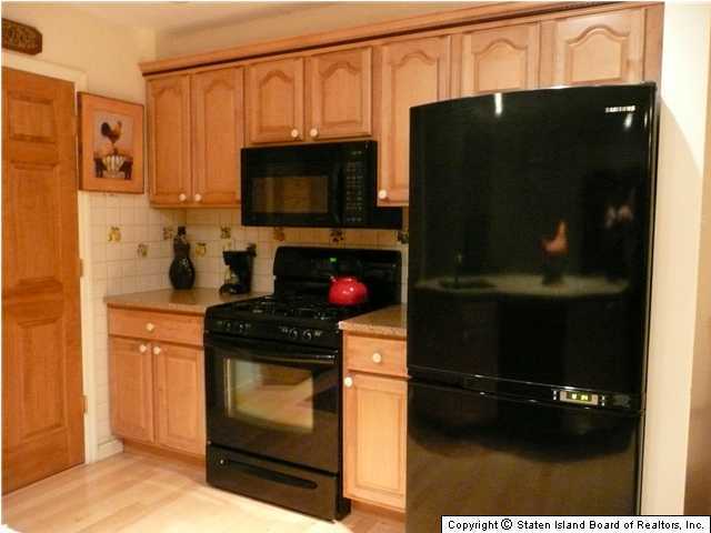 126 Timber Ridge Drive Staten Island, NY 10306 - Photo 10 of 20 Additional Photo