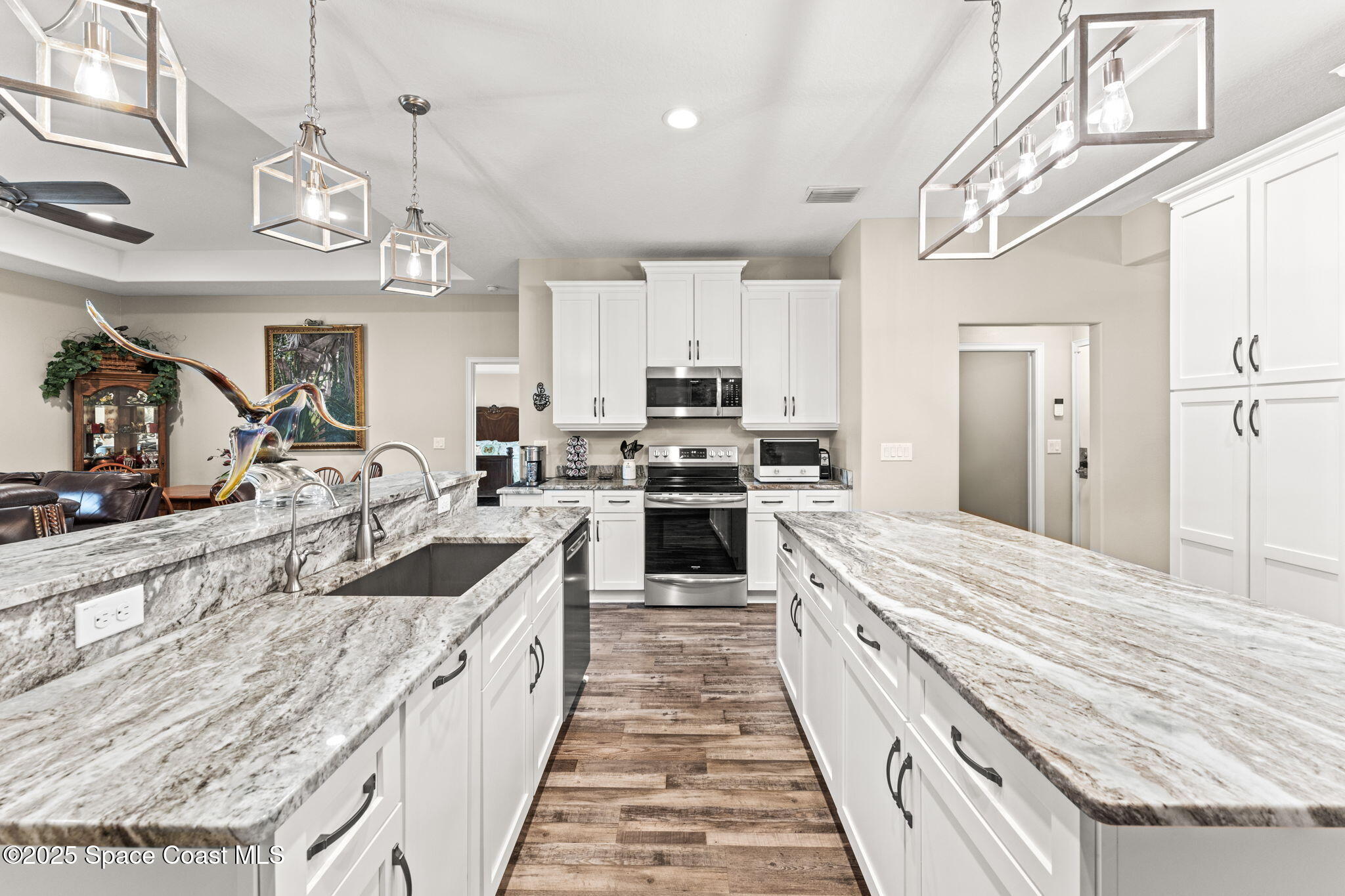 6435 Dixie Way Mims, FL 32754 - Photo 15 of 56 kitchen