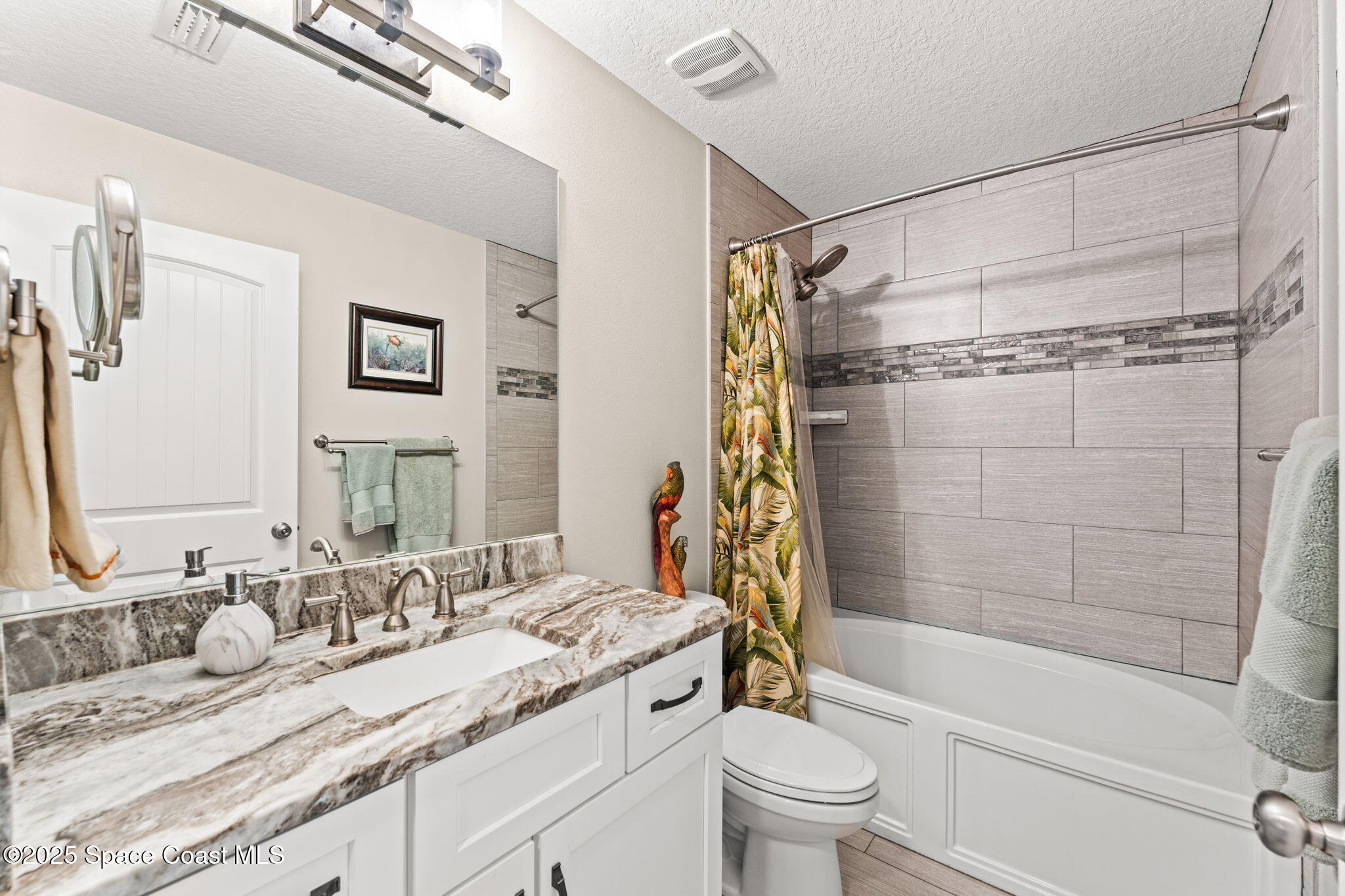 6435 Dixie Way Mims, FL 32754 - Photo 32 of 56 guest bathroom