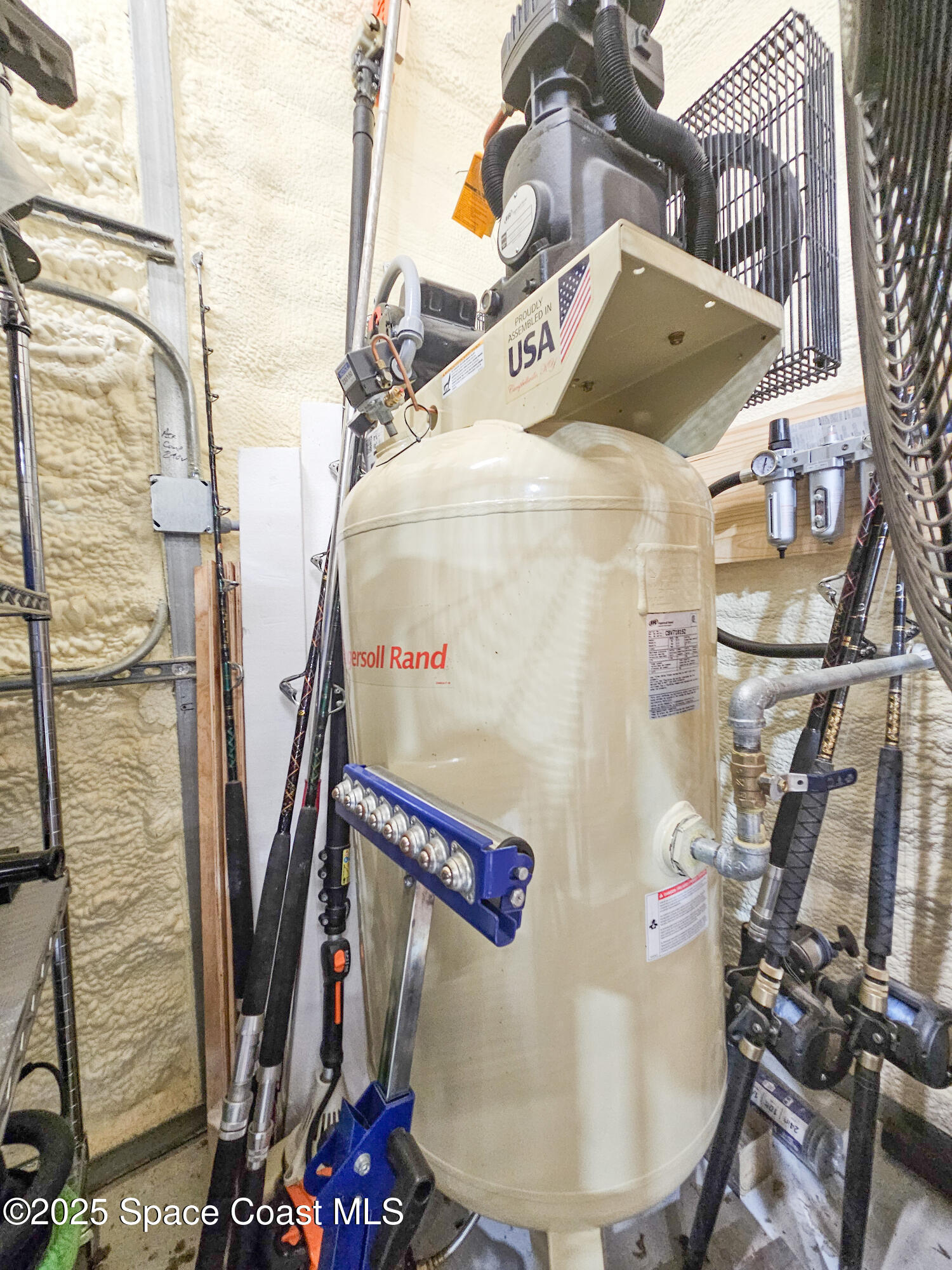 6435 Dixie Way Mims, FL 32754 - Photo 43 of 56 shop compressor (conveys)