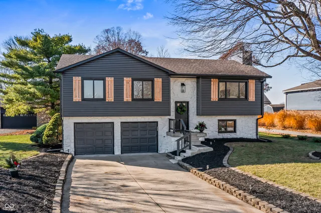 $895,000 | 1940 Nantucket Drive, Cicero, IN 46034