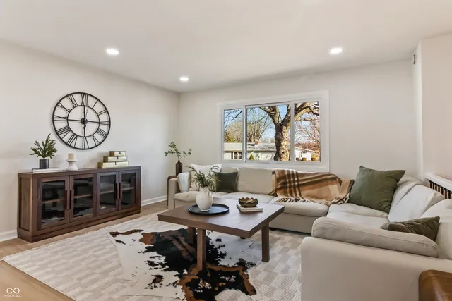 $895,000 | 1940 Nantucket Drive, Cicero, IN 46034