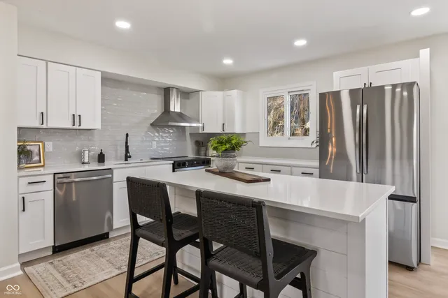 $895,000 | 1940 Nantucket Drive, Cicero, IN 46034