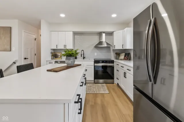 $895,000 | 1940 Nantucket Drive, Cicero, IN 46034