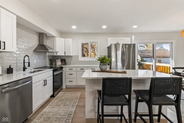 $899,000 | 1940 Nantucket Drive, Cicero, IN 46034