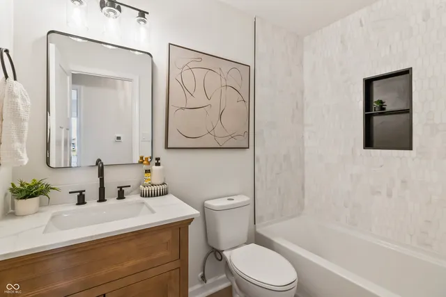 $895,000 | 1940 Nantucket Drive, Cicero, IN 46034