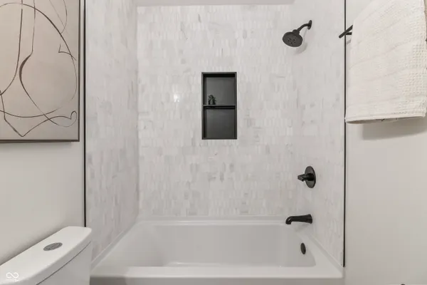 $899,000 | 1940 Nantucket Drive, Cicero, IN 46034