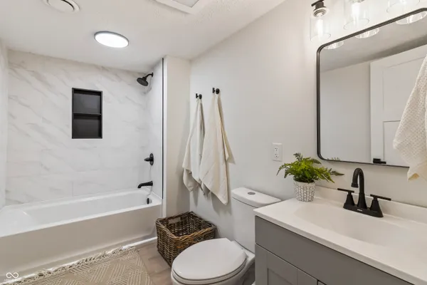 $899,000 | 1940 Nantucket Drive, Cicero, IN 46034